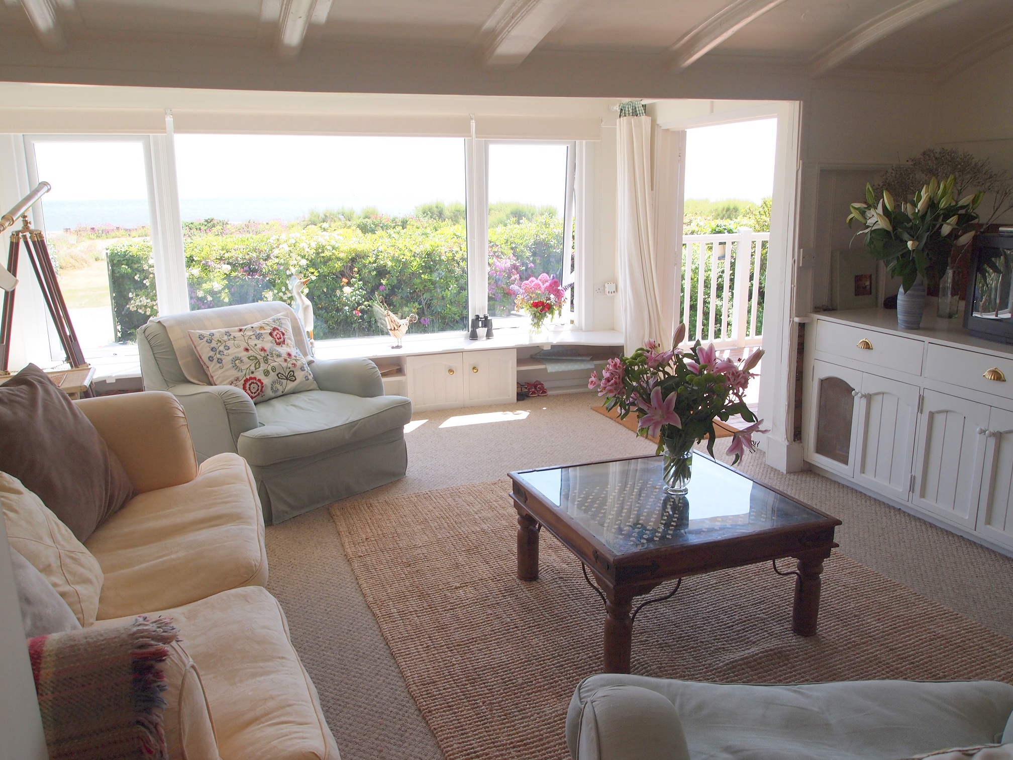 Sitting room with sea view